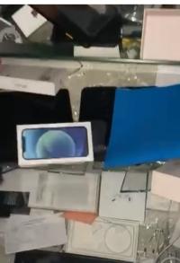 Курал жарактан тартып айфонго чейин... Казакстанда мародёрлук болду деген видеолор тарап жатат