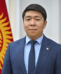"Президенттин сөзүн так чечмелөөнү өтүнөм". Өлкө башчынын маалымат катчысы Жапаровдун посту боюнча түшүндүрмө берди
