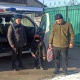 "Апасы мас болуп көчөдө уктап калган". Караколдо суукка катуу үшүп калган балага милиция кызматкерлери жардам беришти