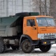 Тажик чек арачылары "кыргыздар КамАЗдын айнегин талкалаган" деп айыпташууда