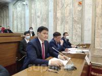 Элчиликке сунушталган Улукбек Марипов жана Идрис Кадыркулов парламент комитетинин жыйынына келди (фото)