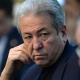 Адахан Мадумаров кайрадан сурак берип жатат