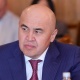 "Журналисттерге жем болобуз". Алтынбек Сулайманов БШКнын мүчөсү Эшимовдун кызматтан кетүү боюнча арызын кароону сунуштады