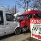 "Ичинде жүргүнчүлөр бар болчу". Бишкекте эки кичи автобус жол кырсыгына кабылды