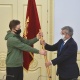 Сүйүнбек Касмамбетов Пекиндеги Кышкы Олимпиада оюндарына катышуучу спортчу Максим Гордеевге өлкөнүн туусун тапшырды
