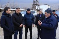 Депутаттар Баткендеги чек ара менен чектешкен айылдарга иш сапары менен барып келди
