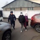 Бишкекте күйөөсү тарабынан токмоктолуп, бирок арыз жазбаган аял: Анын күйөөсү 7 күнгө камакка алынды