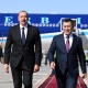 Азербайжандын президенти Ильхам Алиев Бишкекке келди. Аны Садыр Жапаров тосуп алды (фото)