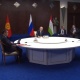 Жапаров, Путин жана Рахмондун үч тараптуу жолугушуусу башталды