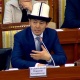 Кадырбеков: "Аскерлердин көзү өтүп кетсе, үй-бүлөсүн сыртка чыгарып коёт экен"