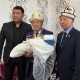 Каныбек Осмоналиев жети миллионунчу Жакшылыкка өзүнүн алтын медалын тартуулады