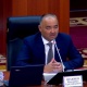 "5 мүнөттө бутуңар уюп кетет". Шакиев өкмөт мүчөлөрүн суроолорго туруп жооп берүүнү талап кылды
