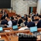 Парламентте депутаттар мушташып кете жаздады (видео)