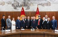Садыр Жапаров Элдик курултайдын Аксакалдар кеңешинин мүчөлөрү менен жолугушту