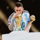 "Мен муну канча жолу кыялдандым, ошончолук кааладым". Месси чемпион болгондон кийин билдирүү жасады