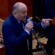 "Акылбек Жапаровдун чөнтөгүн тигип иштеткиле". Депутат "Кумтөр" боюнча маалымат берилбей жатканы күмөн жаратып жатканын айтты