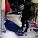 Орусияда маркетте иштеген аялдын өлүмүнө шектелип Кыргыз жарандары кармалды (видео)