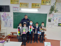 Ош шаарында &laquo;Өтмөк&raquo; аталышындагы рейд өтүп, окуучулар жол чырактын макетин жасашты