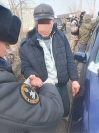 Ошто тургундан 8 миң доллар опузалап акча талап кылган адам кармалды