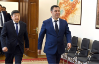 Жапаров: &ldquo;Мугалимдерге маяна төлөө системасы толугу менен кайра каралат&rdquo;