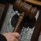 Каржы пирамидасына байланыштуу камалган Жогорку Соттун орун басарынын кызы абактан чыкты
