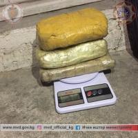 Баткенде баңгизатын дүкөндө сатып жаткан адам кармалды