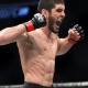UFC: Ислам Махачев турнирдин негизги беттешинде атаандашын нокаутка учуратты (видео)