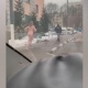 Москвада энеден туума жылаңач аял полиция кызматкерин кубалады (видео)