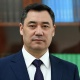 Садыр Жапаров Айнаш Токбаевага Ардак грамота тапшырды