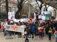 8-мартта өткөн маршта кармалган адам коё берилди