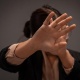 Кабыргалары, манжасы сынган. Ошто 35 жаштагы келинди уруп-сабоого күйөөсү шектелип кармалды