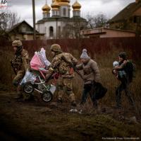 Украинада эвакуация болуп жаткан эл (сүрөт баян)