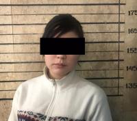 Бишкекте таксисттин унаасын уурдай качкан 19 жаштагы кыз кармалды