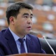 "Айзаданын өлүмү боюнча кызматтан алынган милиция кызматкерлери кайрадан кызматтарга дайындалып жатканы чынбы?" деп сурады депутат