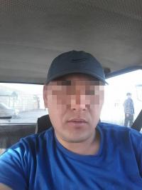 Таласта таксистти отвертка менен сайгылап кыйнап жүгүн тартып алышты