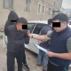 Таласта баңгизаттарды таратууга, сатууга мажбурлаган деп милициянын капитаны кармалды