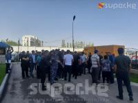 "Жүрчү сүйлөшөлү". Бишкекте айдоочулар жеке компанияга каршы митингге чыгышты