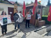 Бишкектеги тажик элчилигинин алдында митинг башталды