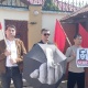 Бишкектеги тажик элчилигинин алдына митингге чыккандар тажик элчисин чыгып аларга жолугуусун талап кылышты