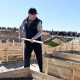 Садыр Жапаров Рухий Мурастагы мектептин жаңы имаратын куруу үчүн капсула салды