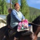 Алайда унаасын сел агызып кетип, бейтаптарга ат менен жардам көрсөтүп жүргөн медайым көпчүлүктүн мактоосуна татыды