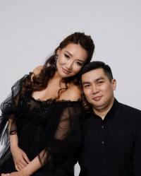 Ырчы Азалия көз жарды. "Түркиялык дарыгерлер оңой төрөдүң дешти" дейт ал