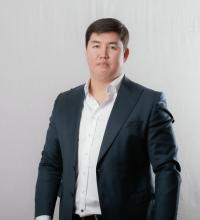 Улуттук университет депутат Фархат Исмаиловго диплом берилбегенин билдирди