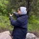 Тоодо тапанчадан ок аткан тасмасы тараган кыз милиция бөлүмүнө жеткирилди