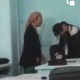 Интернетте мугалим окуучуга кол көтөргөн видео талкуу жаратты
