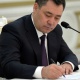 Садыр Жапаров мамлекеттик кызматкерлерди аттестациядан өткөрүү жарлыгына кол койду