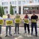 Ак Үйдүн алдында бир нече адам казино ачуу демилгесине каршы пикирин билдирди