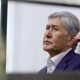 Алмазбек Атамбаев эки кылмыш иши боюнча акталды