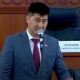 "Жок дегенде жыгачтан автомат, таштан граната жасап ыргытып үйрөтүү керек". Атазов окуучуларга мекенди коргоону үйрөтүү керектигин айтты