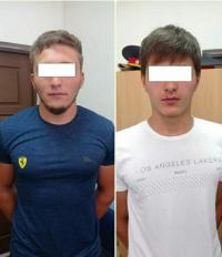 "Пранк болгон". Жөө өтмөктө унаанын айнегин сындыра тепкен жаран кармалды (сүрөт, видео)